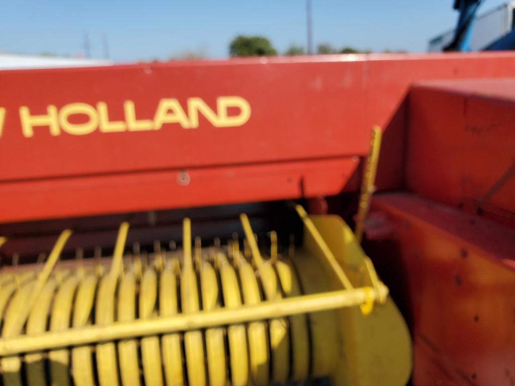 New Holland 320 Small Square Baler