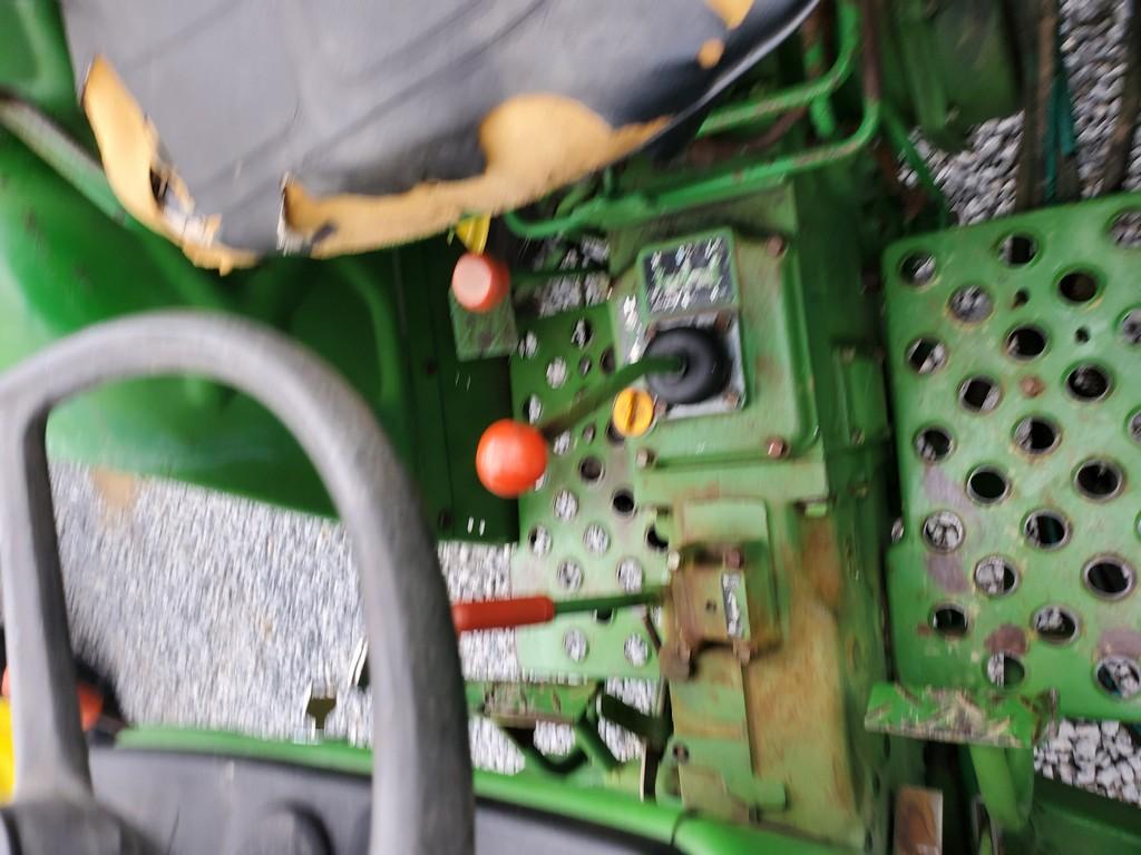 John Deere 850 Compact Loader Tractor