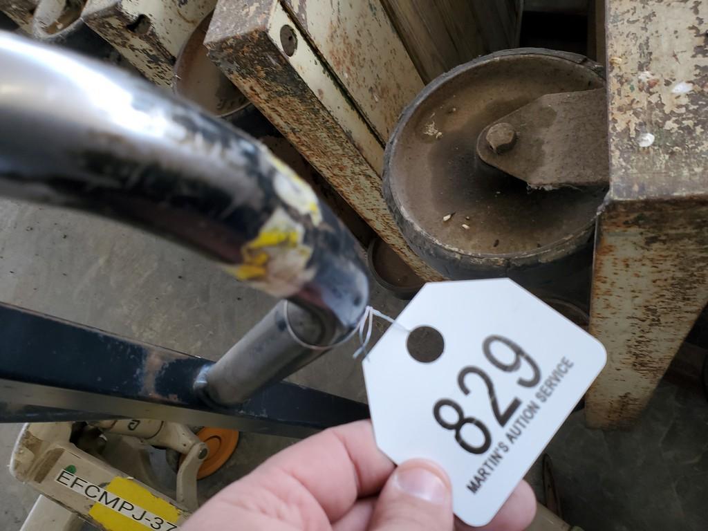 Crown   Pallet Jack