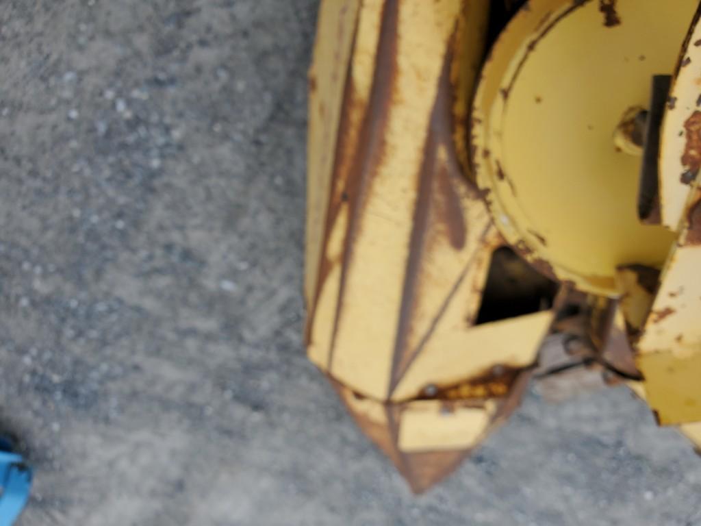 New Holland 824 Corn Head