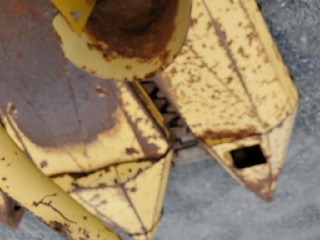 New Holland 824 Corn Head