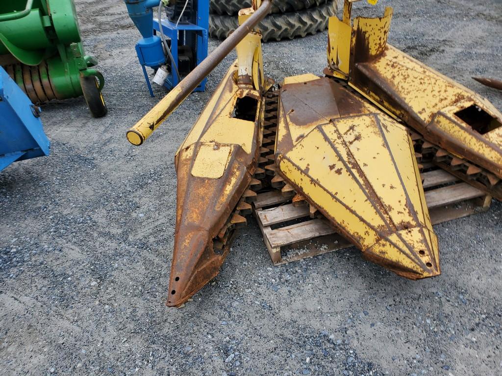 New Holland 824 Corn Head