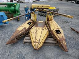 New Holland 824 Corn Head