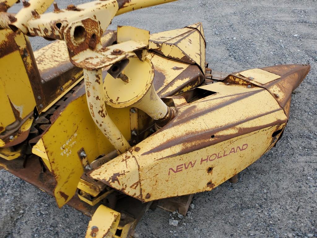 New Holland 824 Corn Head