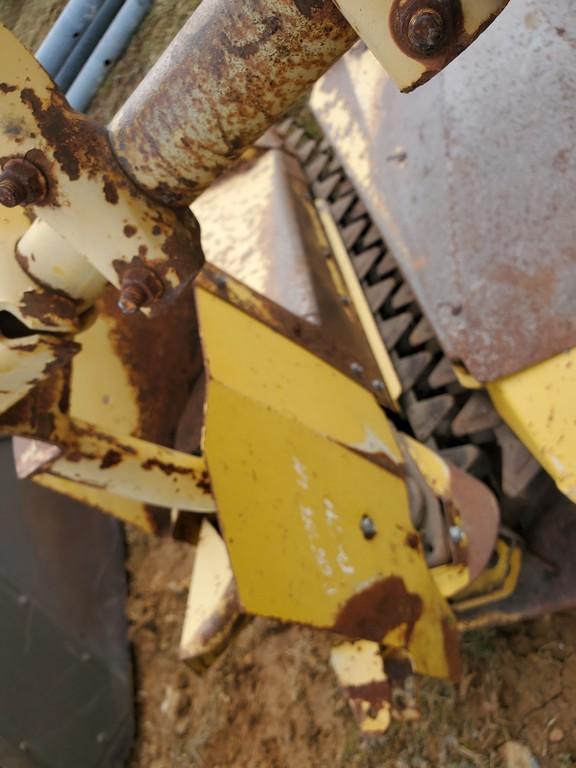New Holland 824 Corn Head