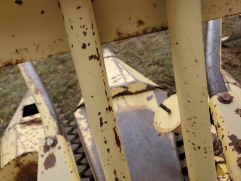 New Holland 824 Corn Head