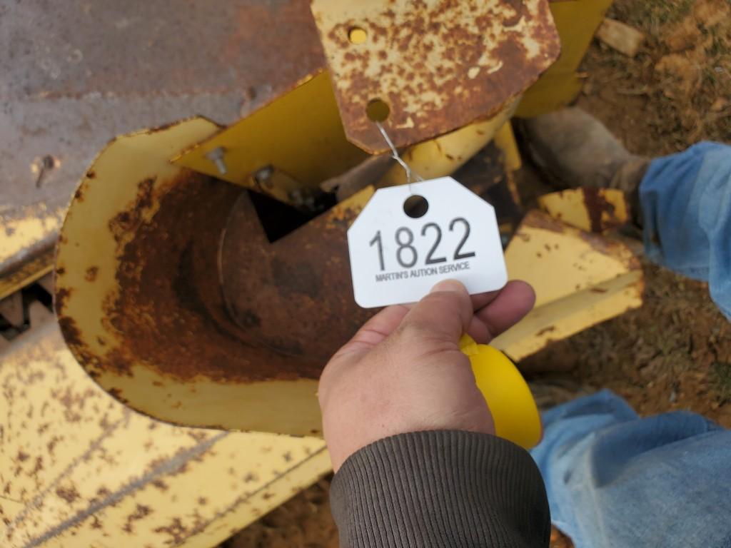 New Holland 824 Corn Head