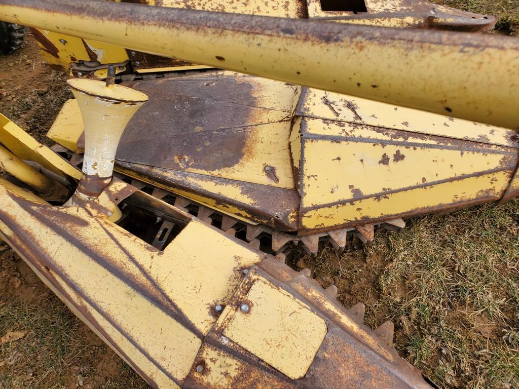 New Holland 824 Corn Head