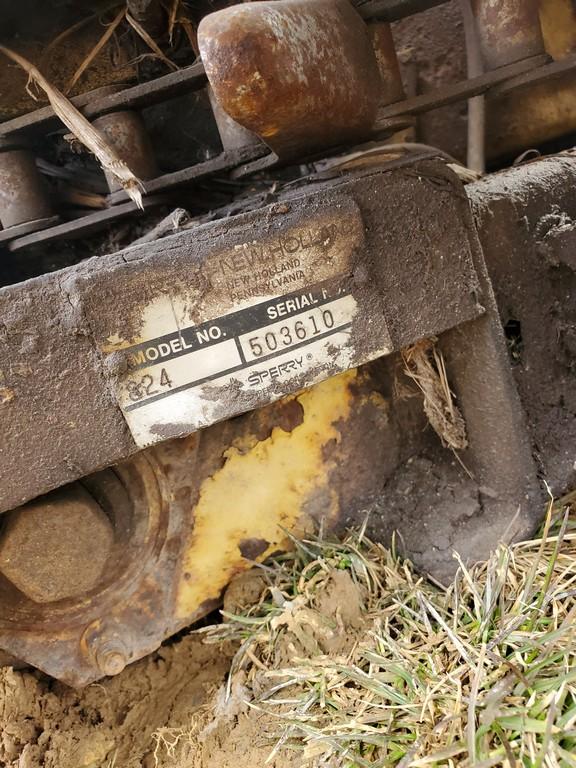 New Holland 824 Corn Head