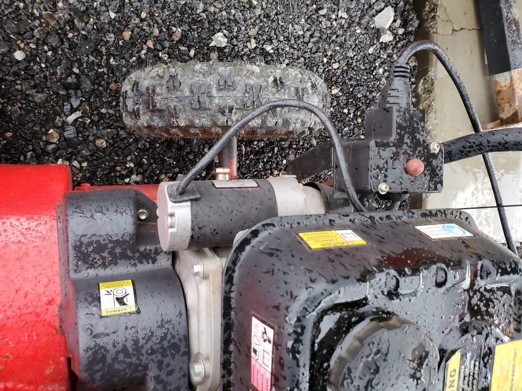 Powerland POST24 Snow Blower 'Runs & Operates'