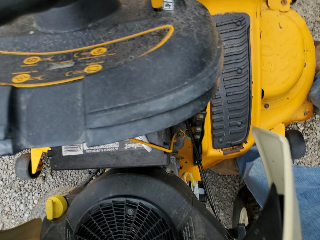 Cub Cadet LT1024 Riding Tractor 'Runs & Operates'