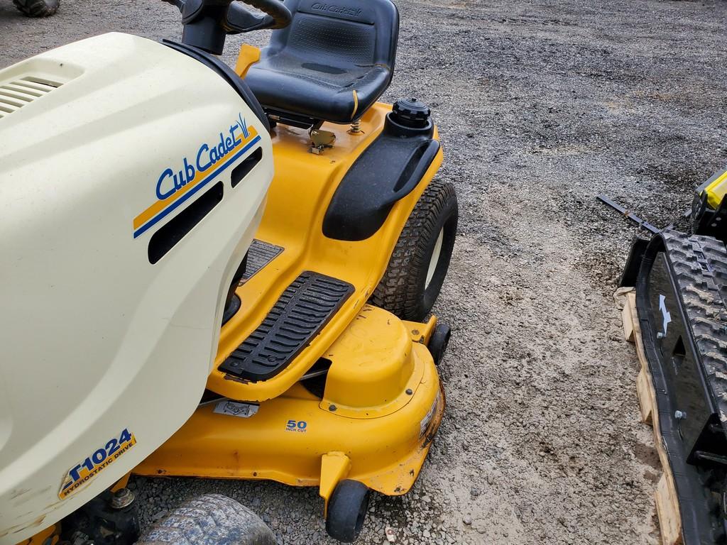 Cub Cadet LT1024 Riding Tractor 'Runs & Operates'