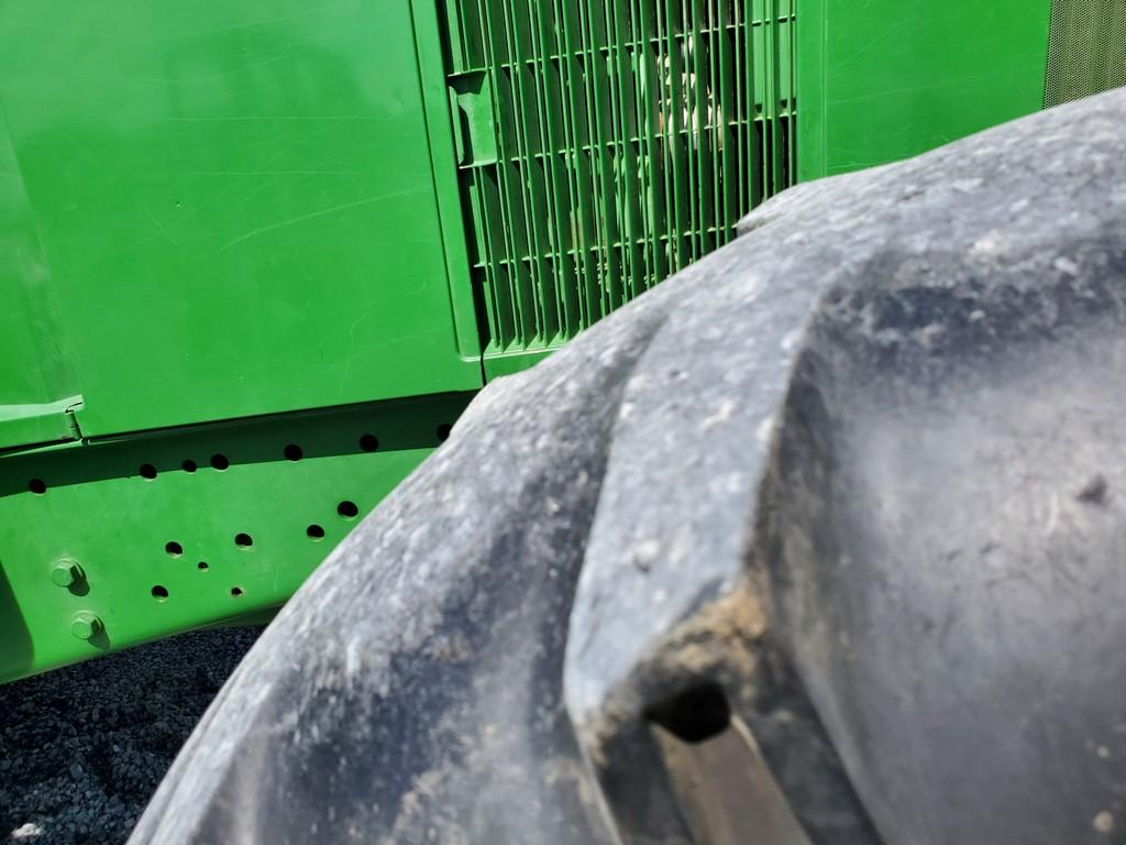 John Deere 7405 Tractor 'Runs & Operates'