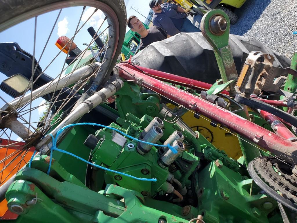John Deere 7405 Tractor 'Runs & Operates'