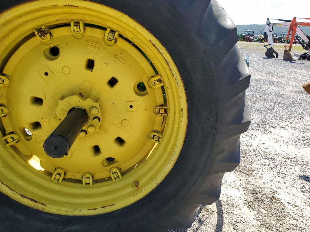 John Deere 7405 Tractor 'Runs & Operates'
