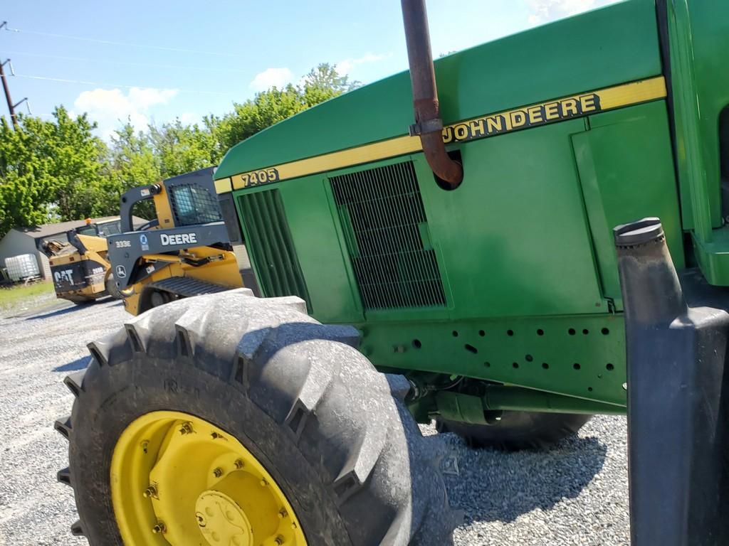 John Deere 7405 Tractor 'Runs & Operates'