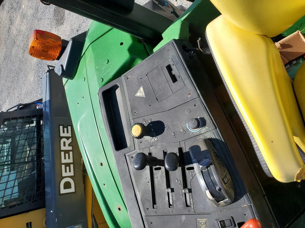 John Deere 7405 Tractor 'Runs & Operates'