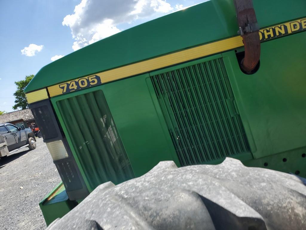 John Deere 7405 Tractor 'Runs & Operates'