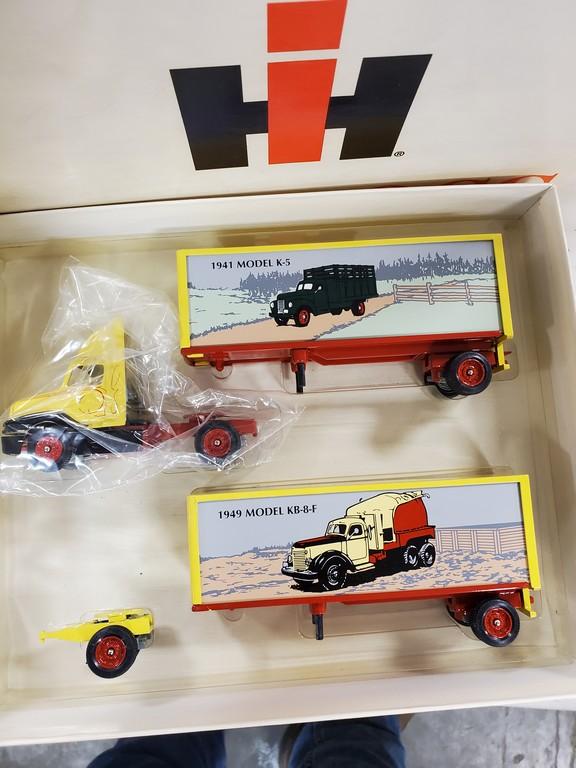 Winross Truck Tractor With Double Trailers