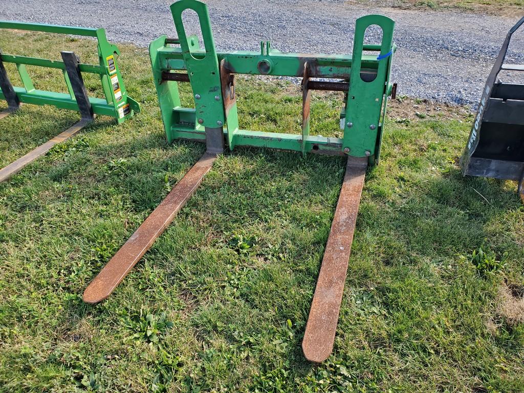 John Deere  Pallet Forks