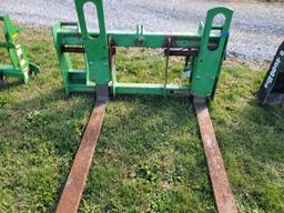John Deere  Pallet Forks