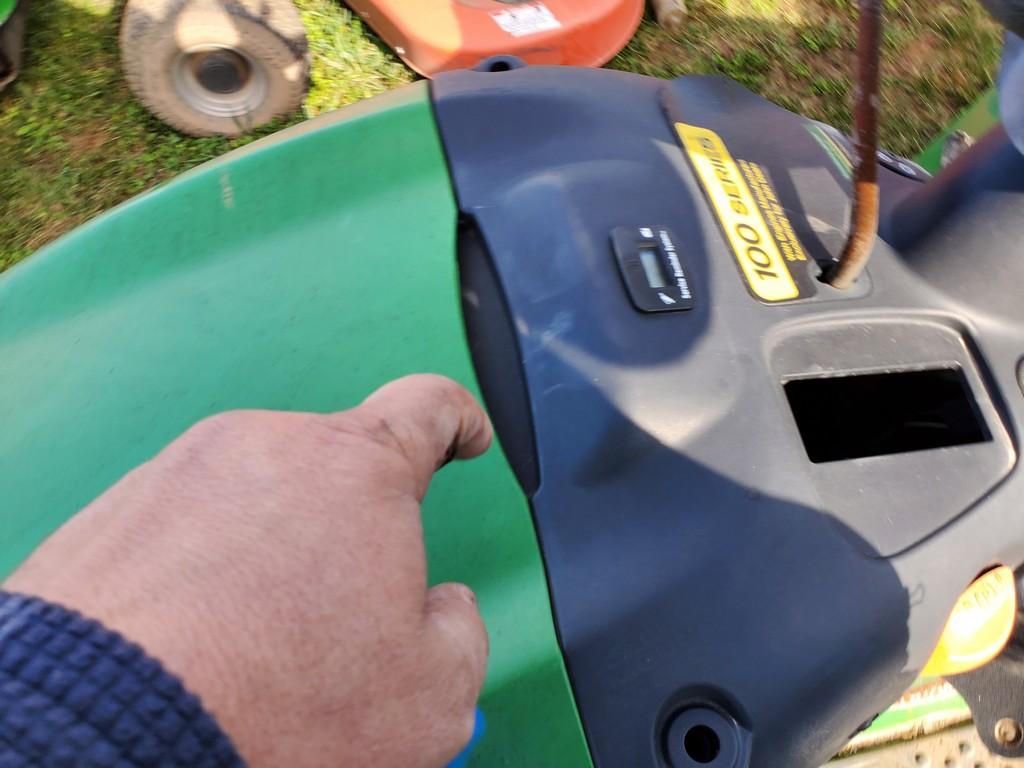 2010 John Deere LA105 Riding Tractor 'AS-IS'