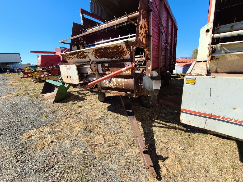 Dion 1016 Forage Wagon 'Manual in the Office'