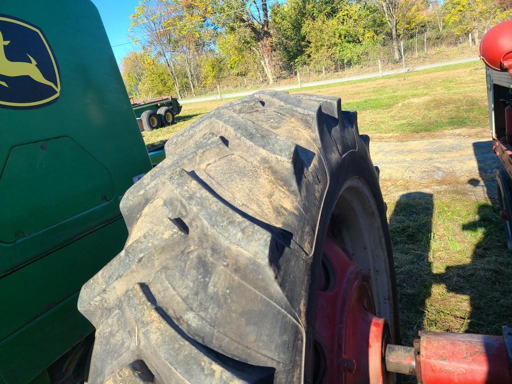 Farmall 560 Tractor 'Runs & Operates'