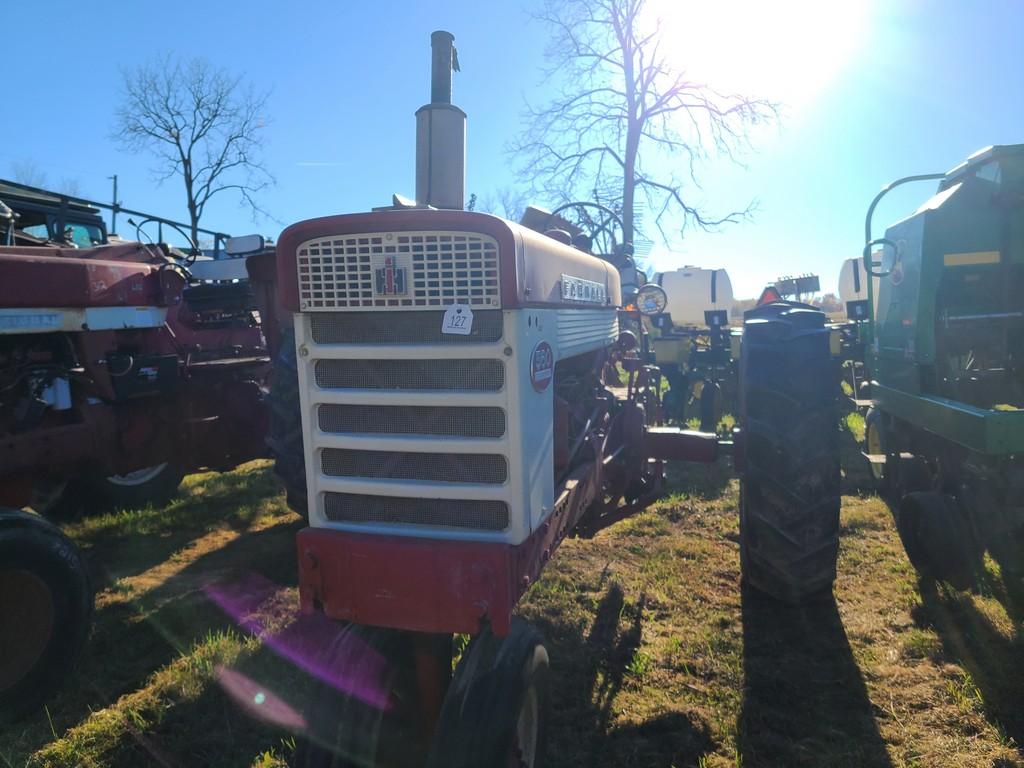 Farmall 560 Tractor 'Runs & Operates'