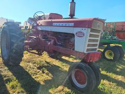 Farmall 560 Tractor 'Runs & Operates'