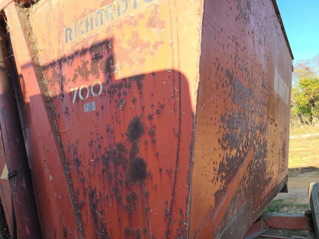 Richardton 700 Dump Cart