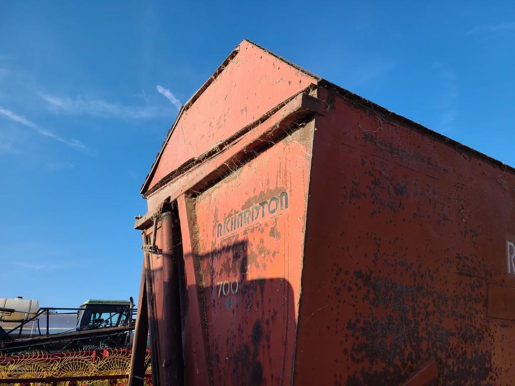 Richardton 700 Dump Cart