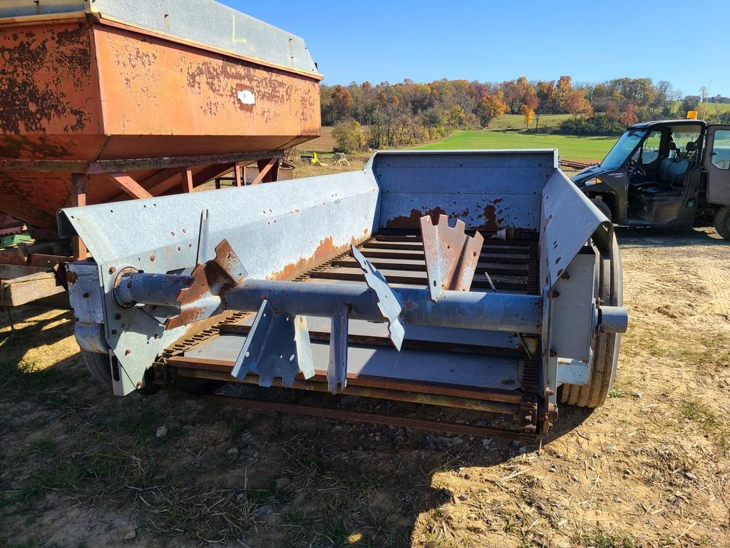 New Idea 3622 Manure Spreader