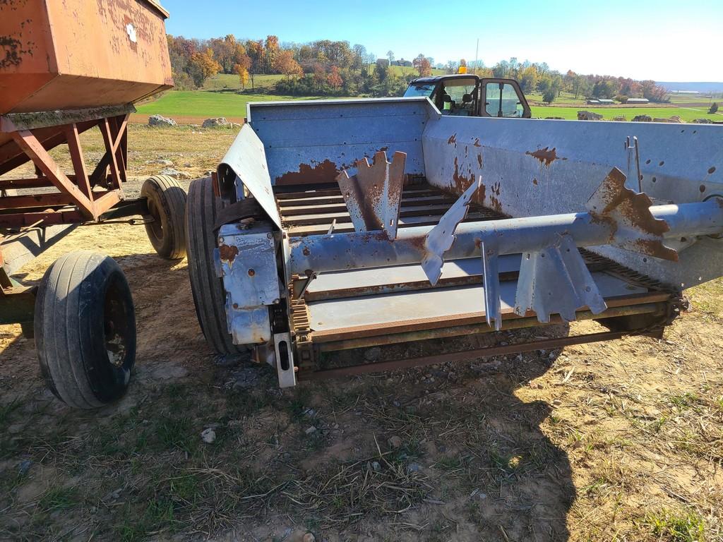 New Idea 3622 Manure Spreader