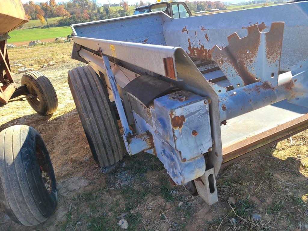 New Idea 3622 Manure Spreader