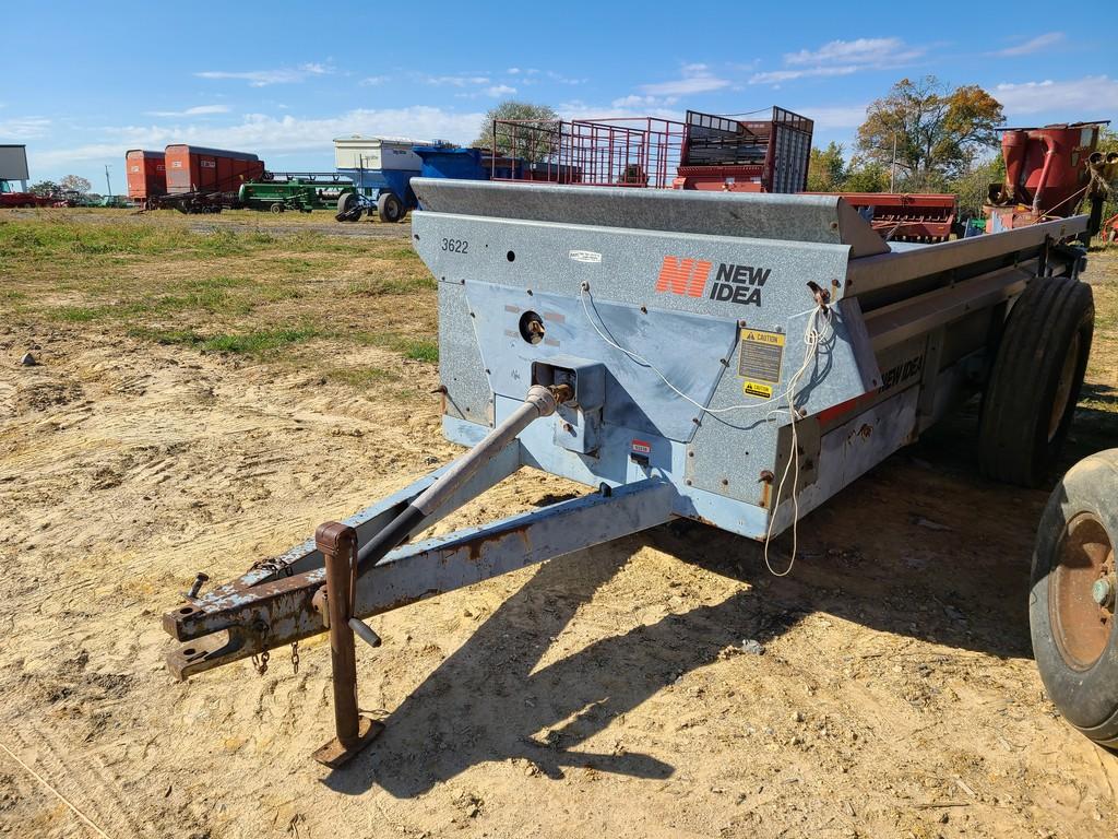 New Idea 3622 Manure Spreader