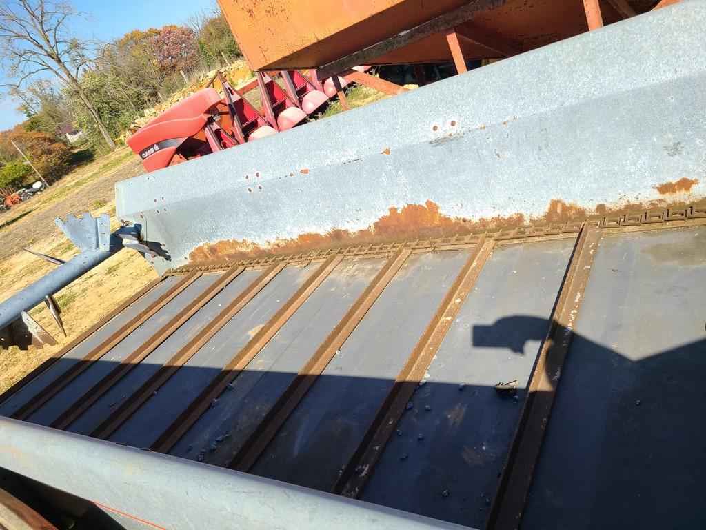 New Idea 3622 Manure Spreader