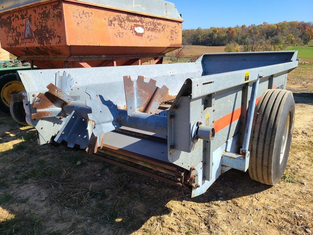 New Idea 3622 Manure Spreader