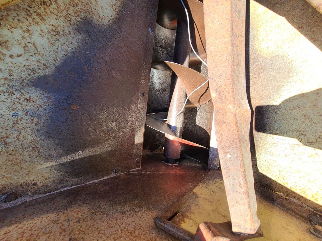 Gehl 100 Grinder Mixer 'Scales In the Office'