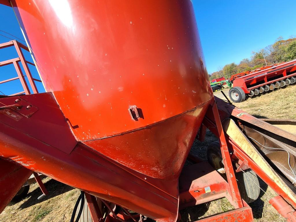 Gehl 100 Grinder Mixer 'Scales In the Office'