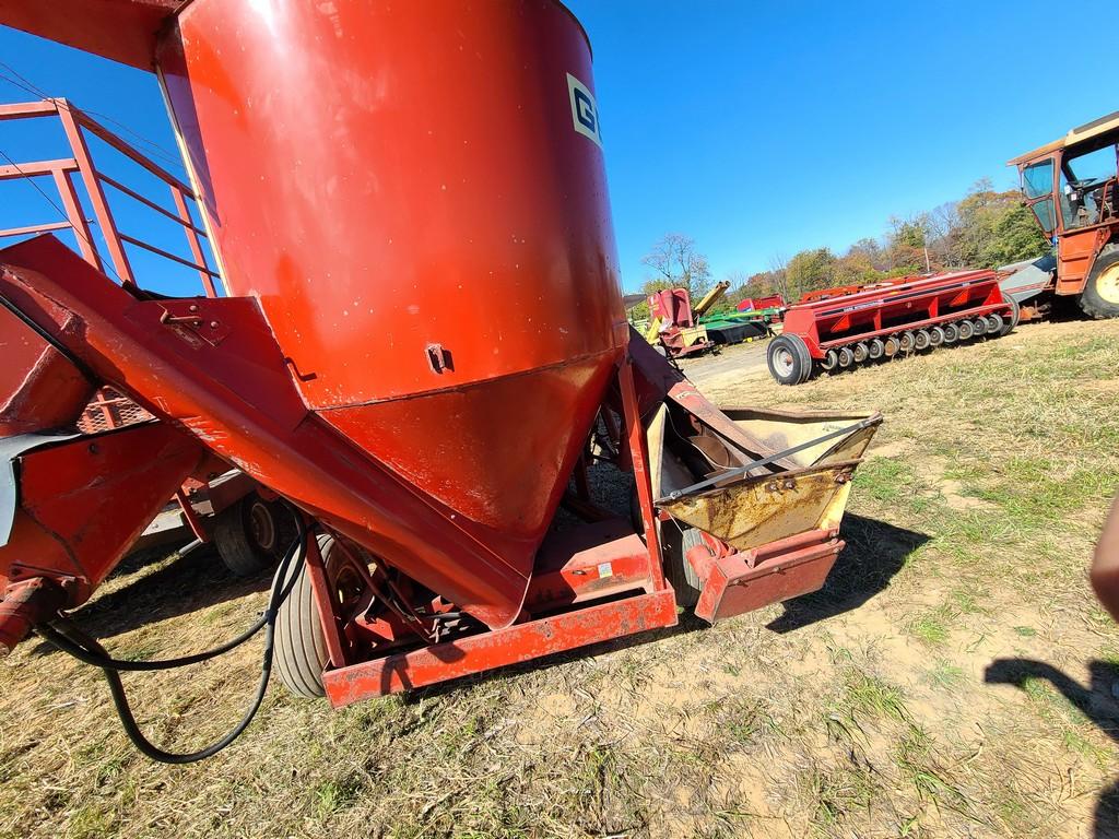 Gehl 100 Grinder Mixer 'Scales In the Office'