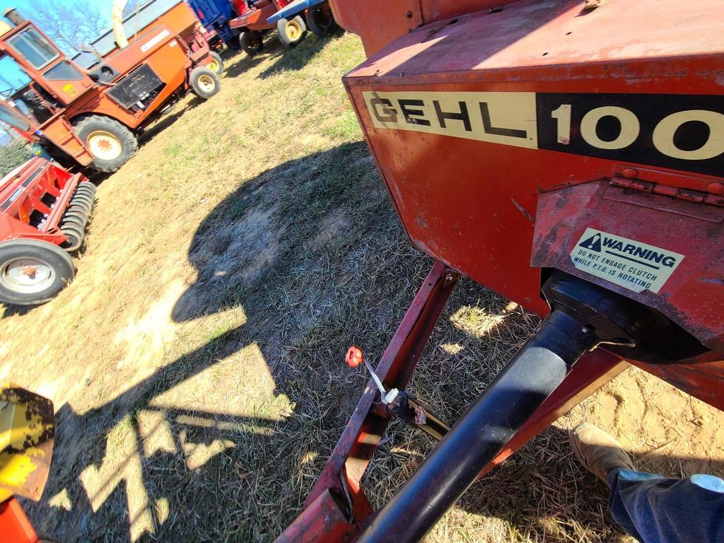 Gehl 100 Grinder Mixer 'Scales In the Office'