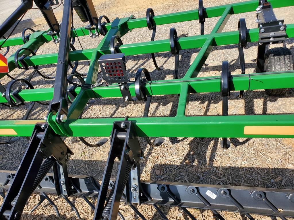 Unverferth Perfecta 10 Cultivator 'LIKE NEW'