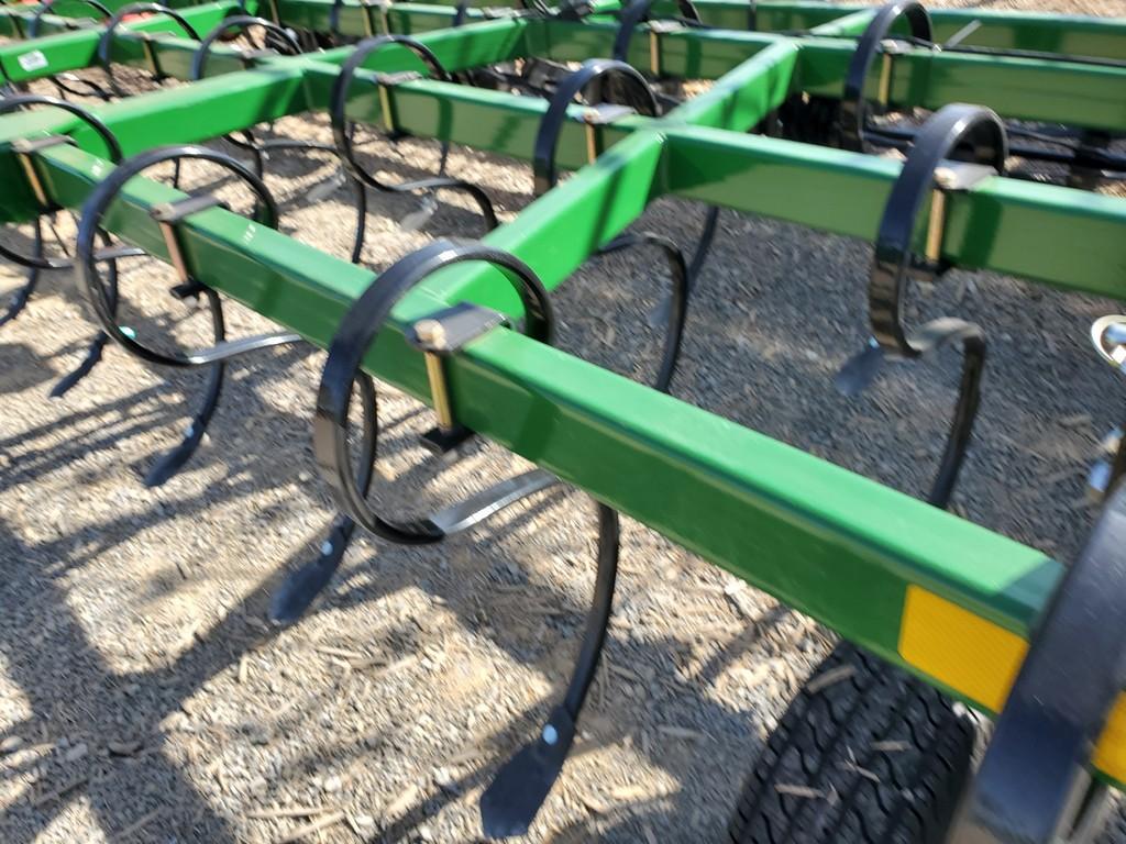 Unverferth Perfecta 10 Cultivator 'LIKE NEW'