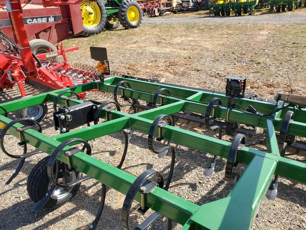 Unverferth Perfecta 10 Cultivator 'LIKE NEW'