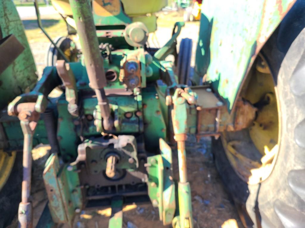 John Deere 2010 Tractor 'Runs & Operates'