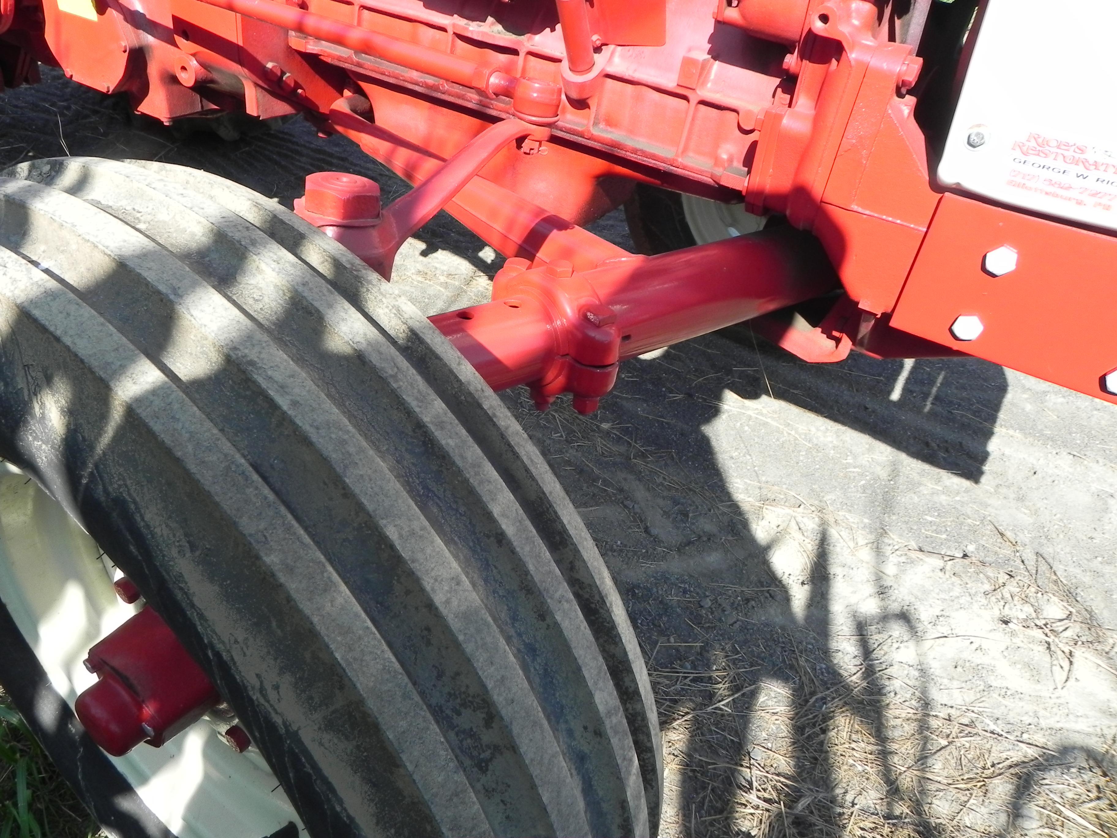 1961 International 460 Utility Tractor