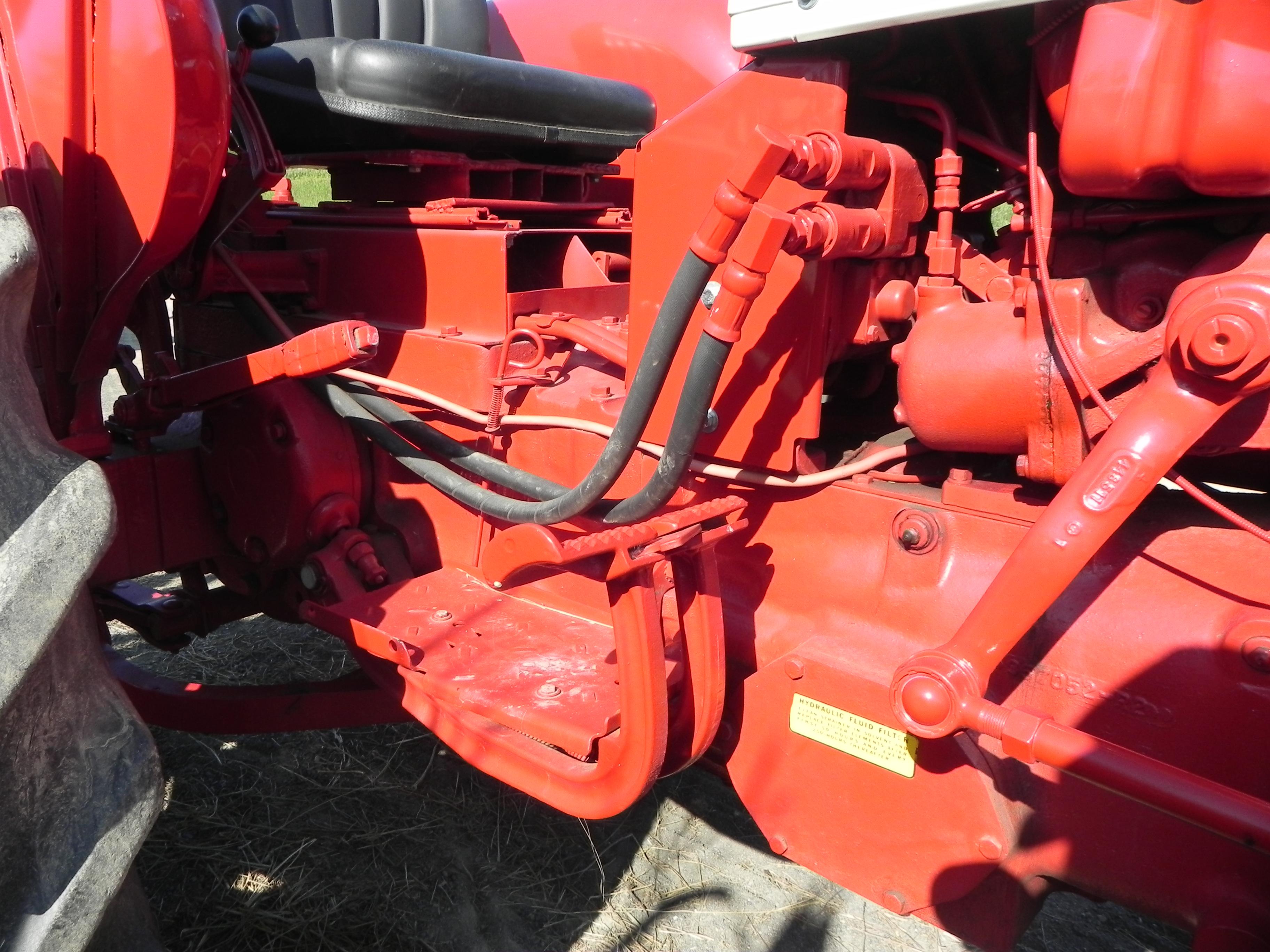 1961 International 460 Utility Tractor