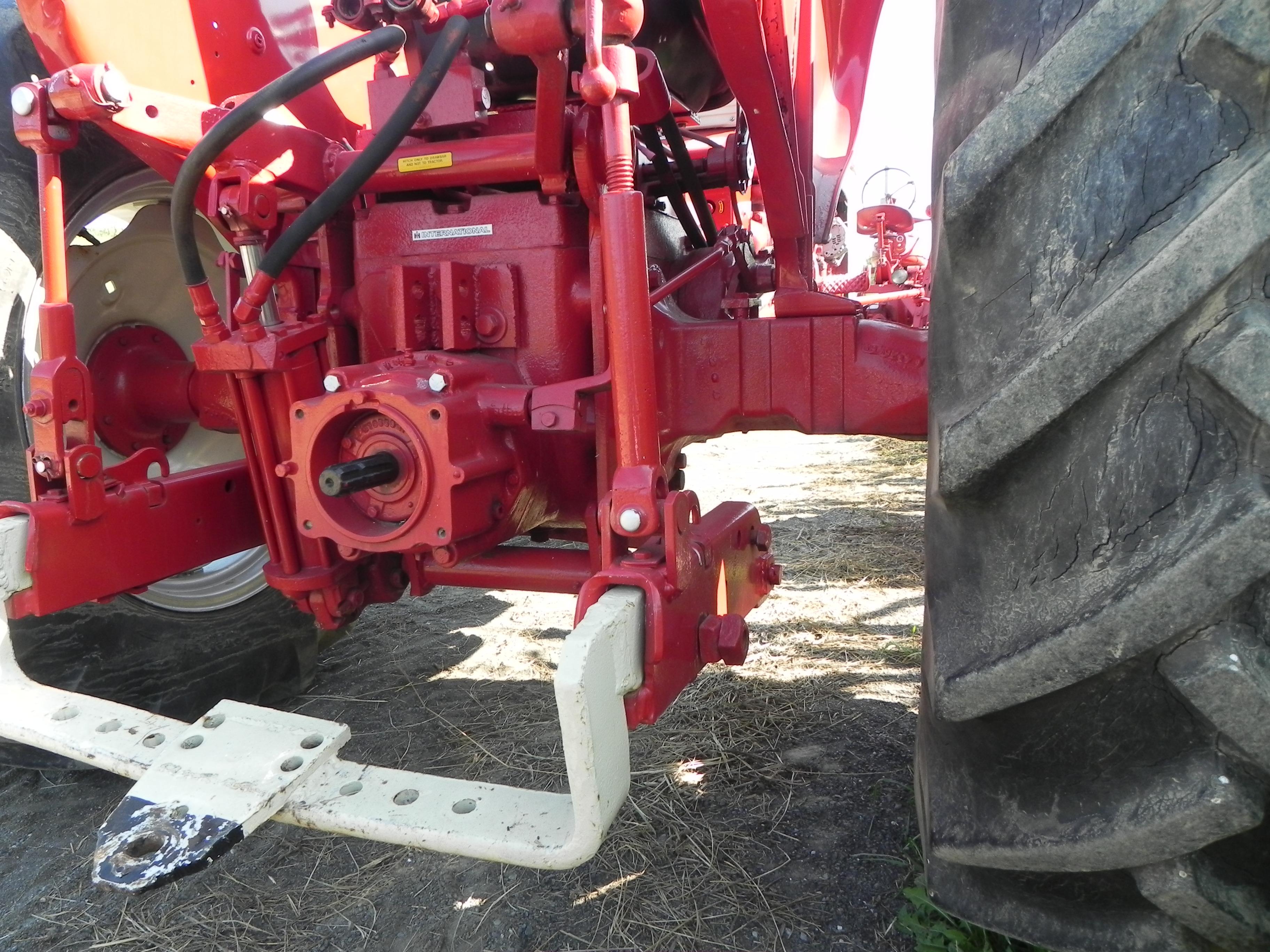 1961 International 460 Utility Tractor