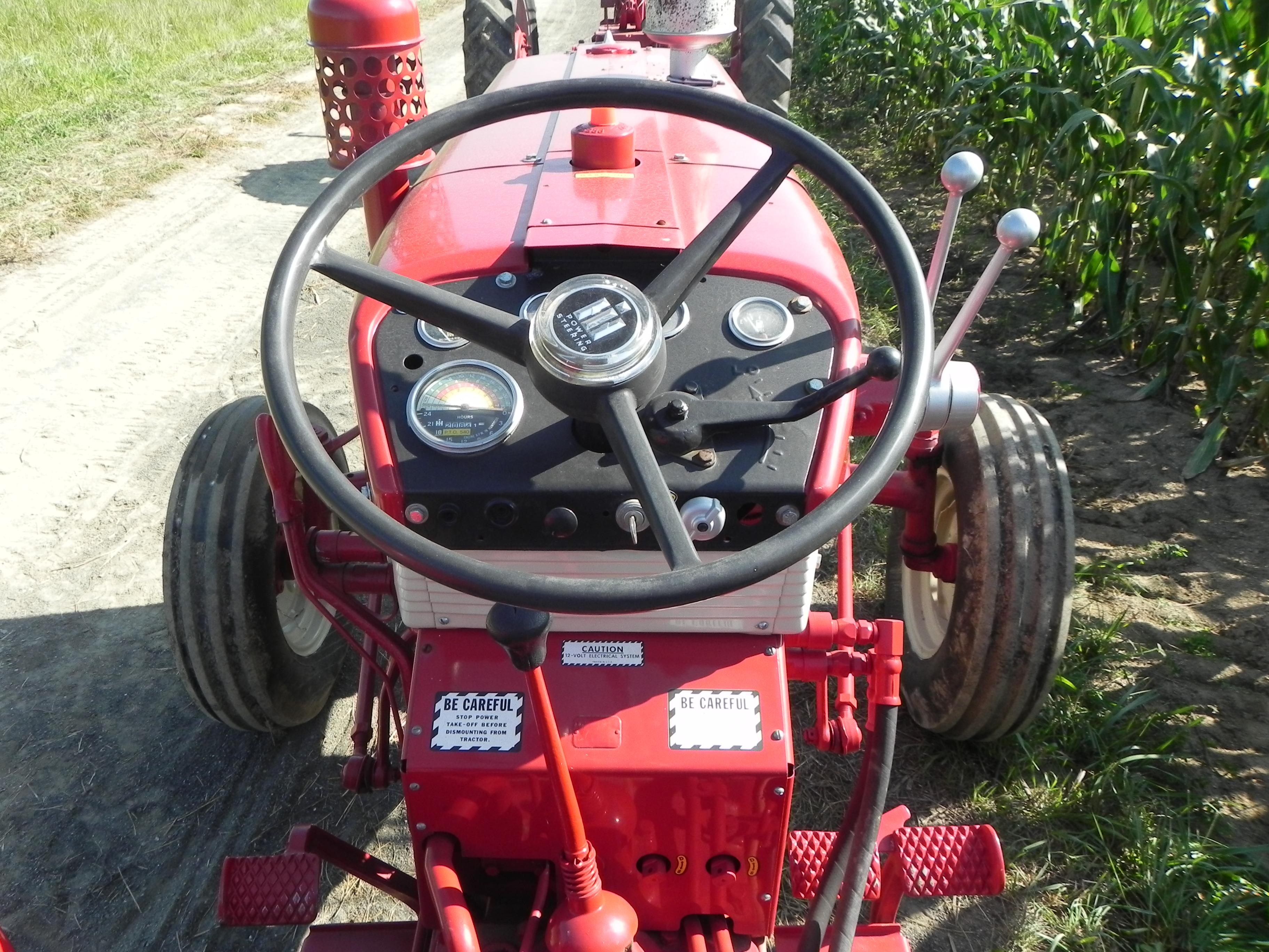 1961 International 460 Utility Tractor